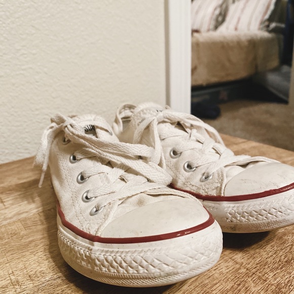 Girls’ Converse All Star, Good Condition, sz 2.5 - Picture 2 of 4